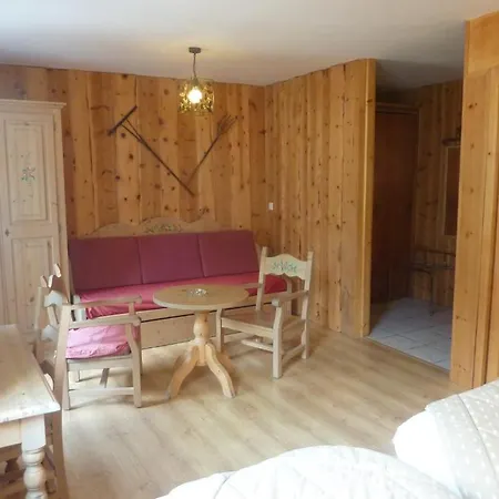 Hotel Les Agneaux 2*